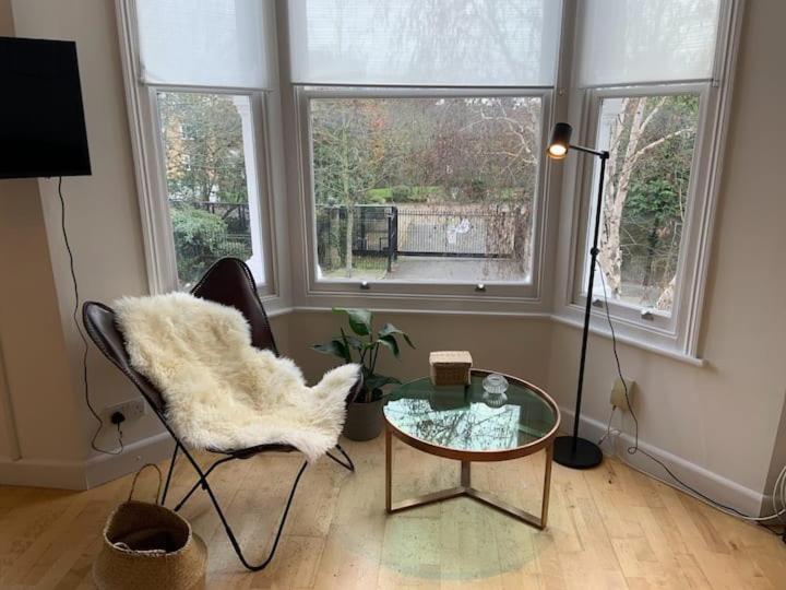 Lovely Spacious 1-Bedroom Flat In Tufnell Park Close To Central London Bagian luar foto